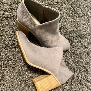BC BOOTIES SZ 7 -EXCELLENT CONDITION! Gray Suede